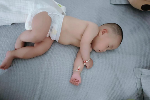 安丘宝宝突然很多眼屎